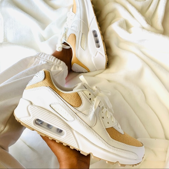 Nike Shoes - Nike Air Max 90